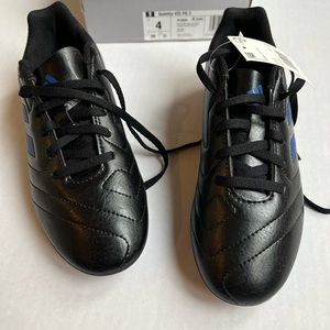 Adidas kids soccer shoes size 4